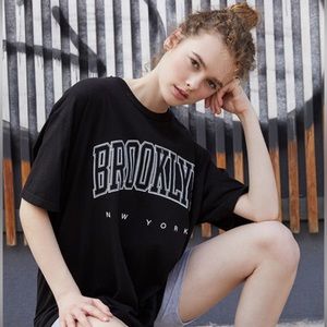 BRANDY MELVILLE J. GALT BROOKLYN T-SHIRT BLACK WOMEN’S O/S